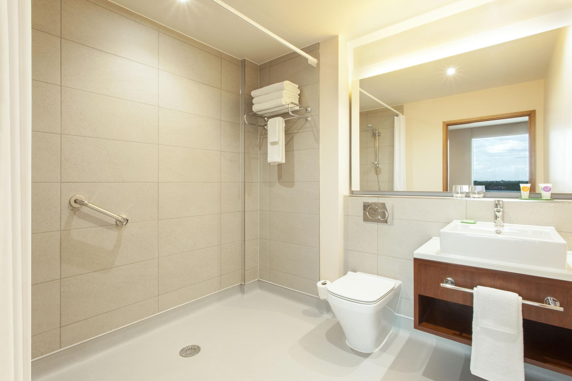 Hyatt Place West London Hayes Хилингдън Екстериор снимка