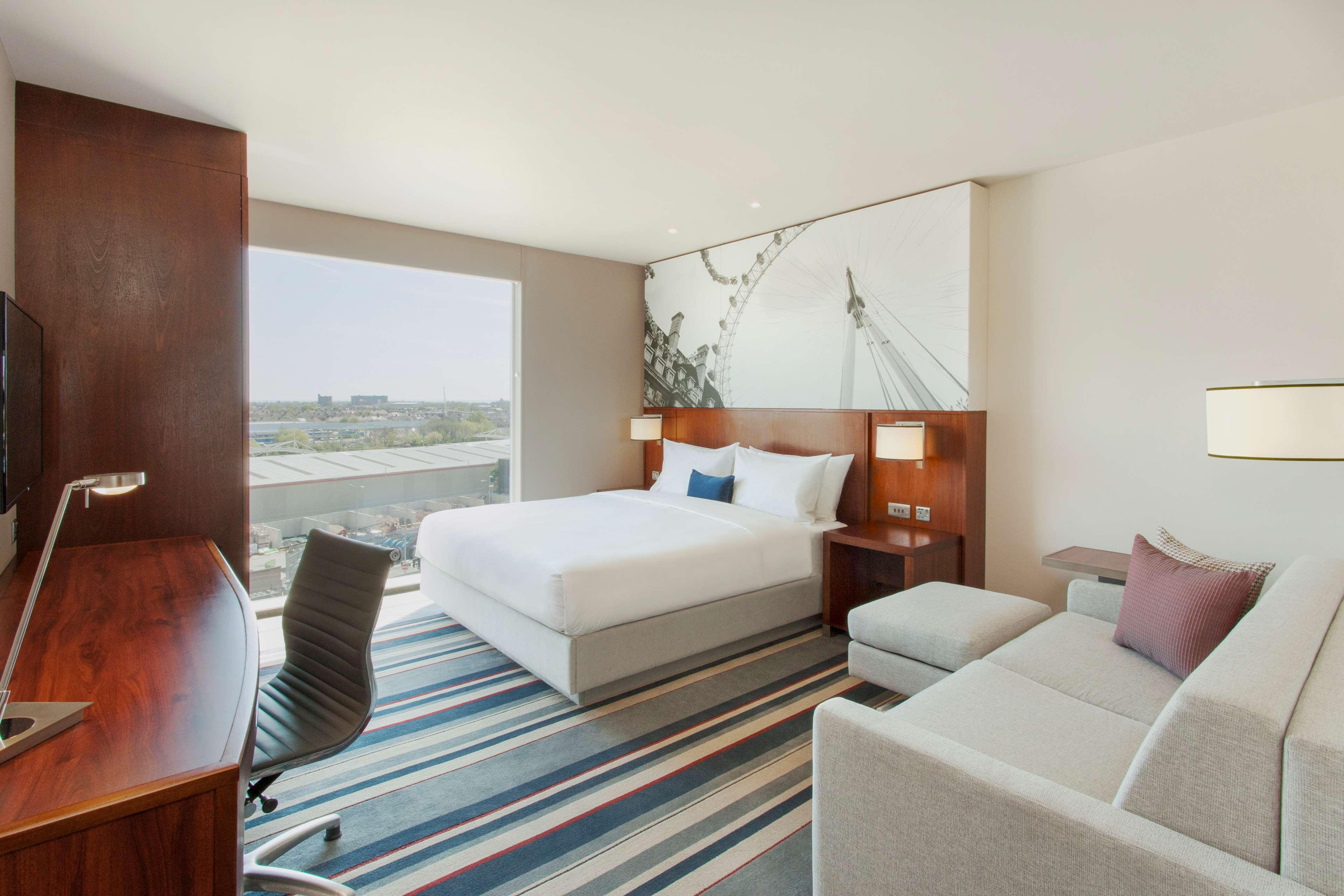 Hyatt Place West London Hayes Хилингдън Екстериор снимка