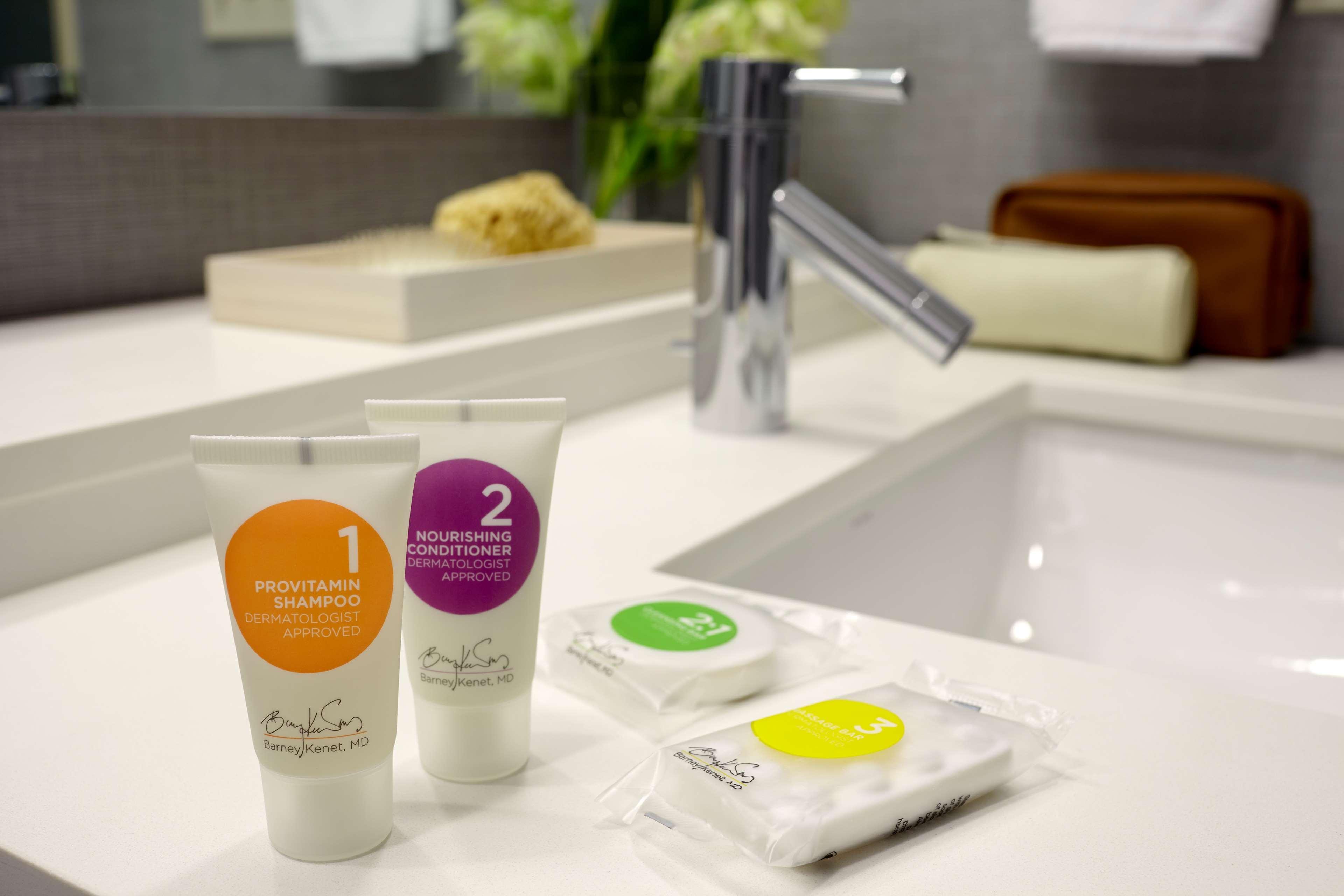 Hyatt Place West London Hayes Хилингдън Екстериор снимка