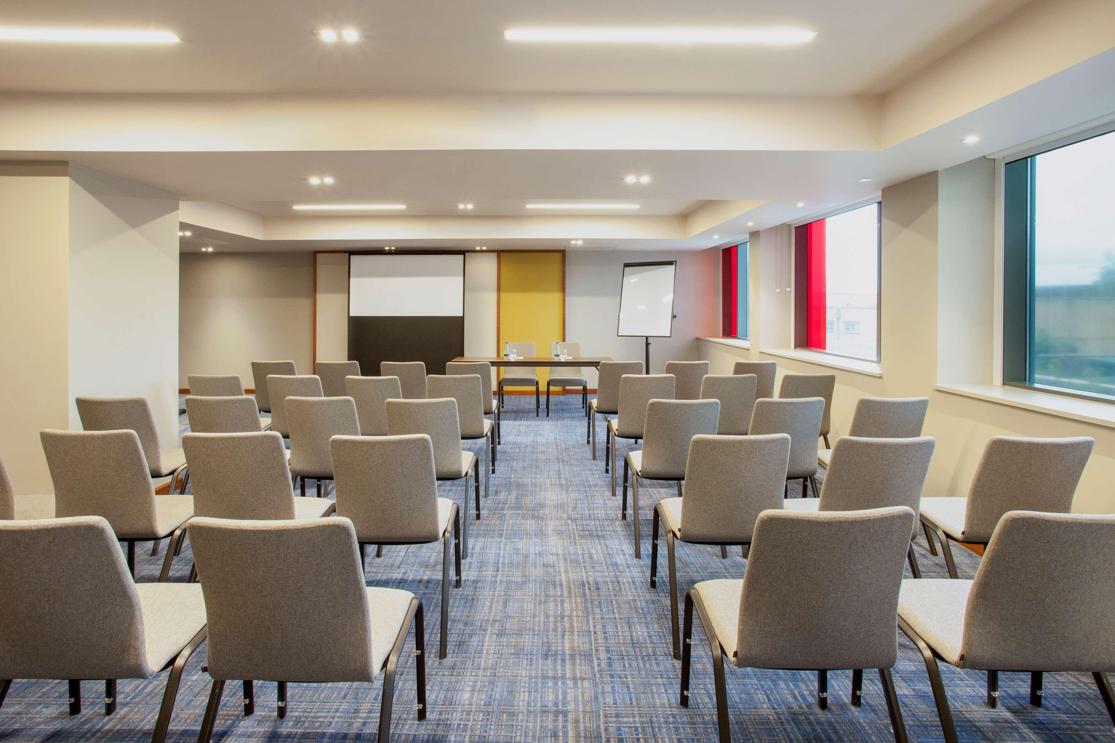 Hyatt Place West London Hayes Хилингдън Екстериор снимка