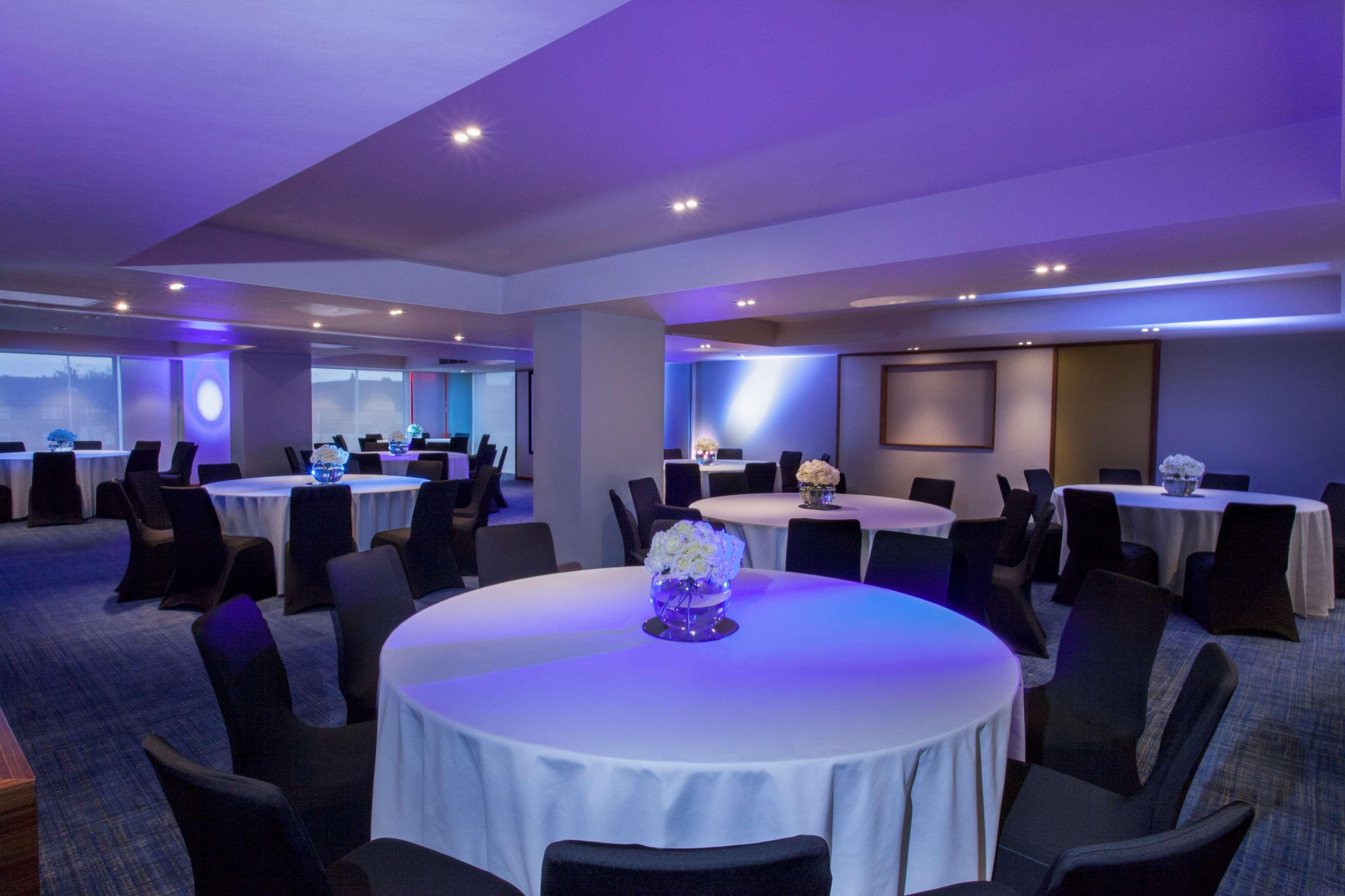 Hyatt Place West London Hayes Хилингдън Екстериор снимка