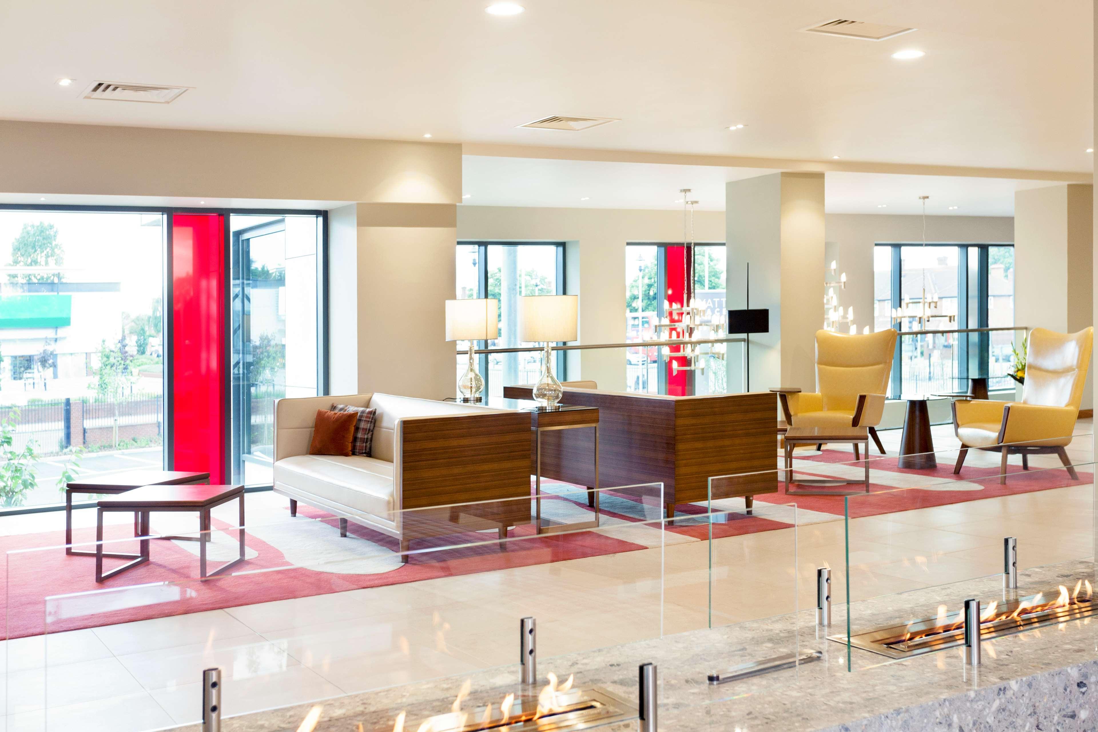 Hyatt Place West London Hayes Хилингдън Екстериор снимка