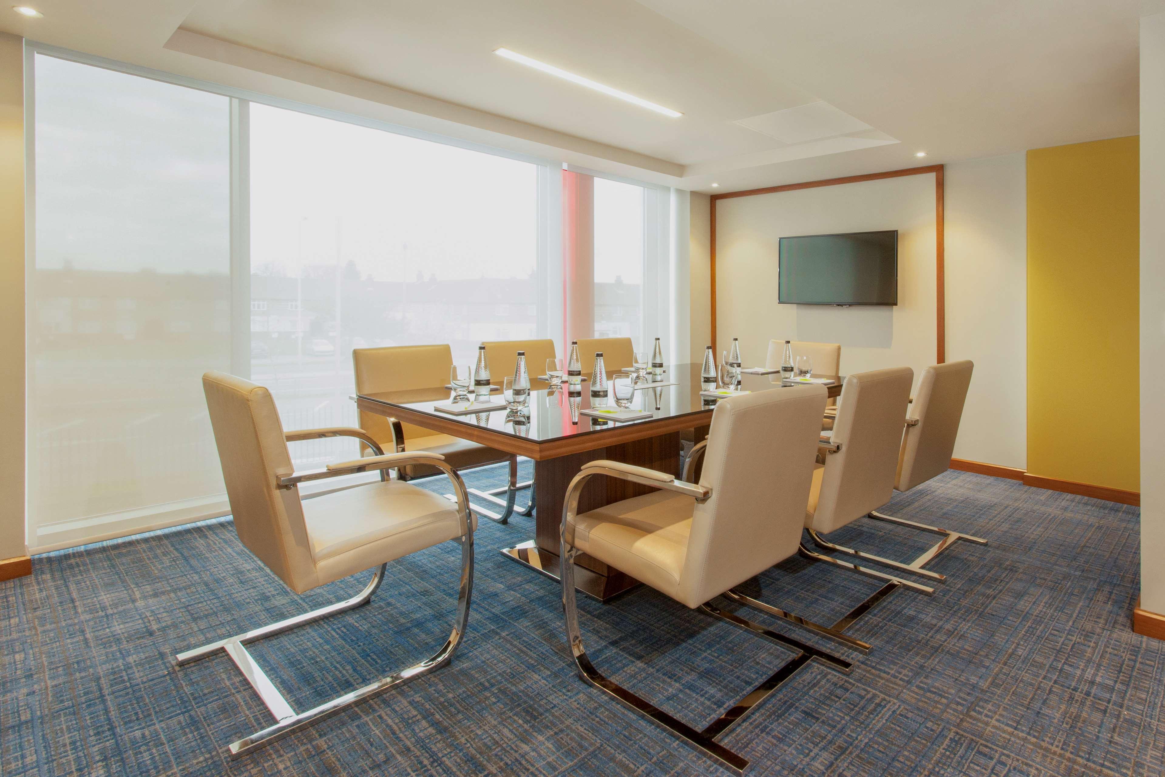 Hyatt Place West London Hayes Хилингдън Екстериор снимка