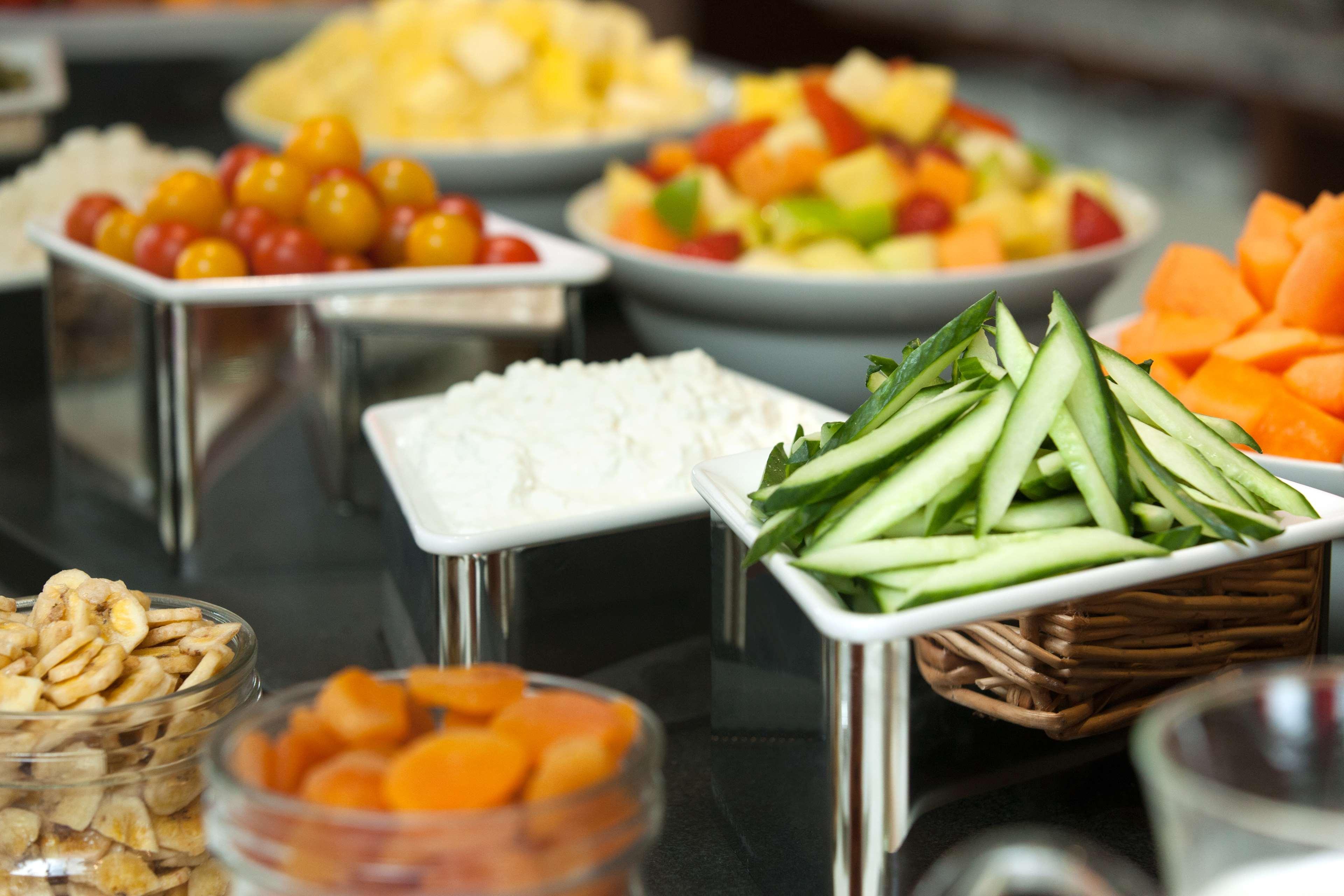 Hyatt Place West London Hayes Хилингдън Екстериор снимка