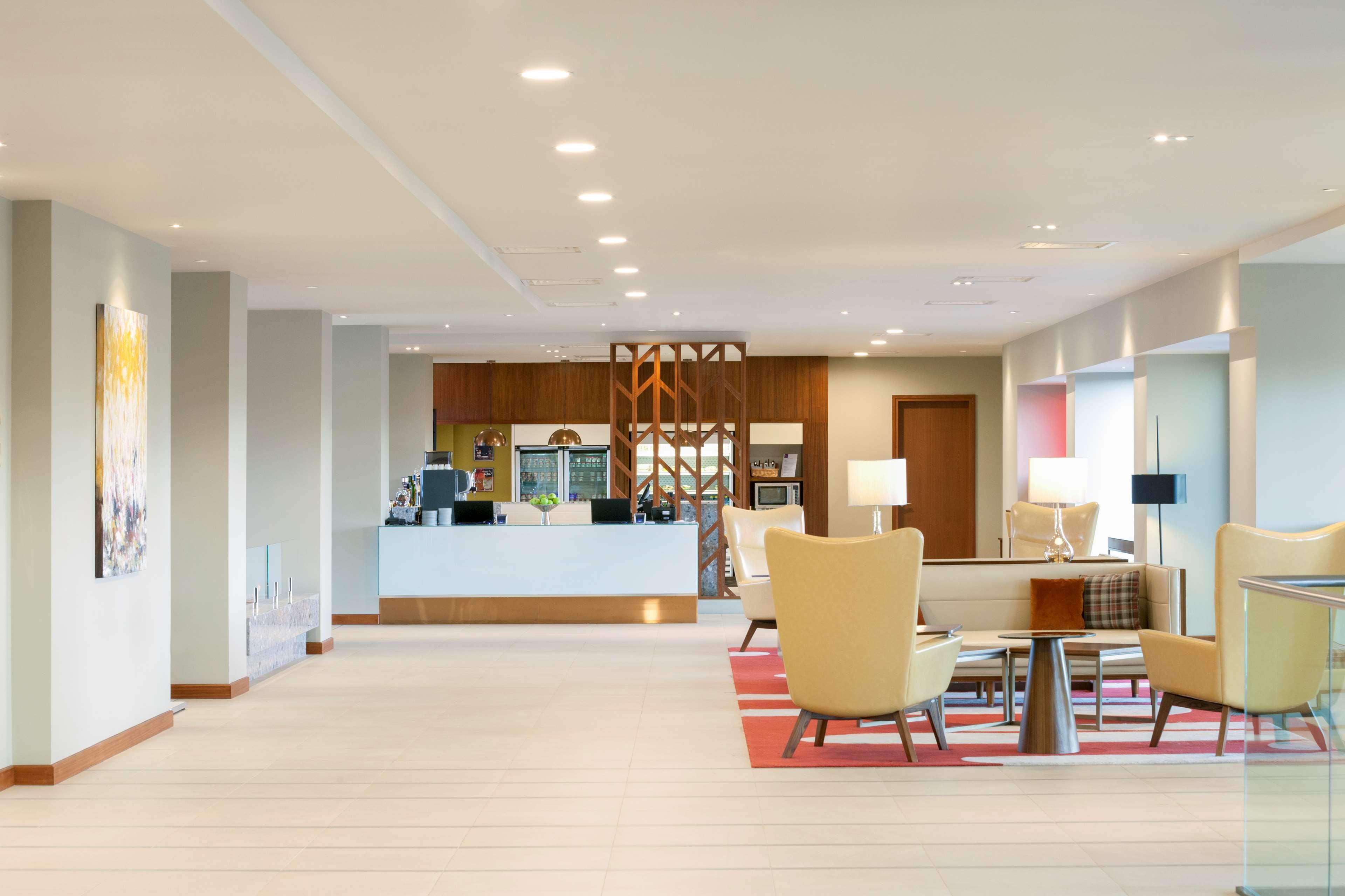Hyatt Place West London Hayes Хилингдън Екстериор снимка