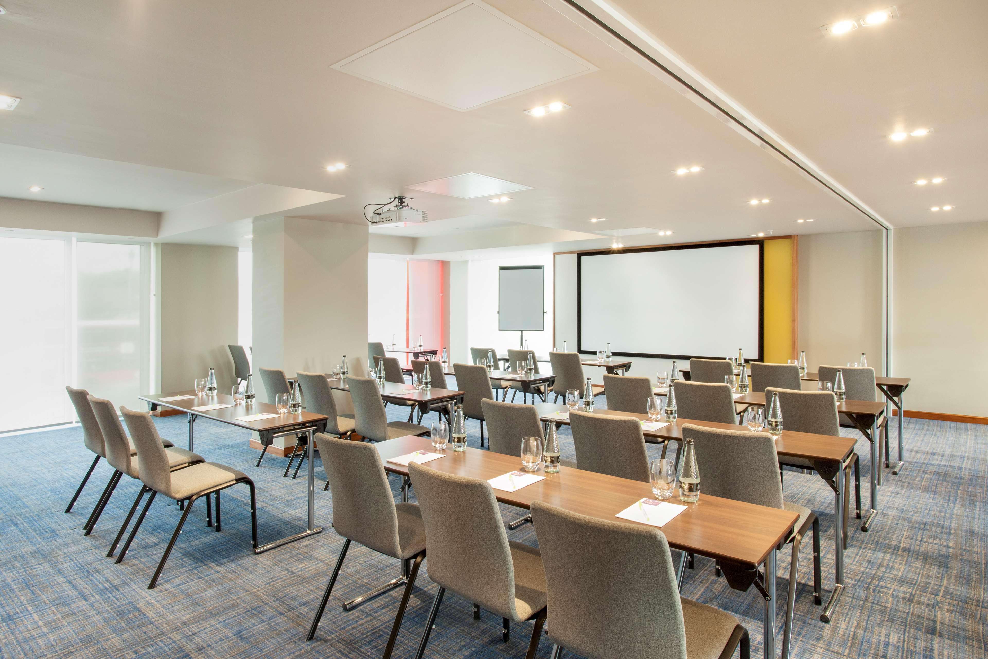 Hyatt Place West London Hayes Хилингдън Екстериор снимка