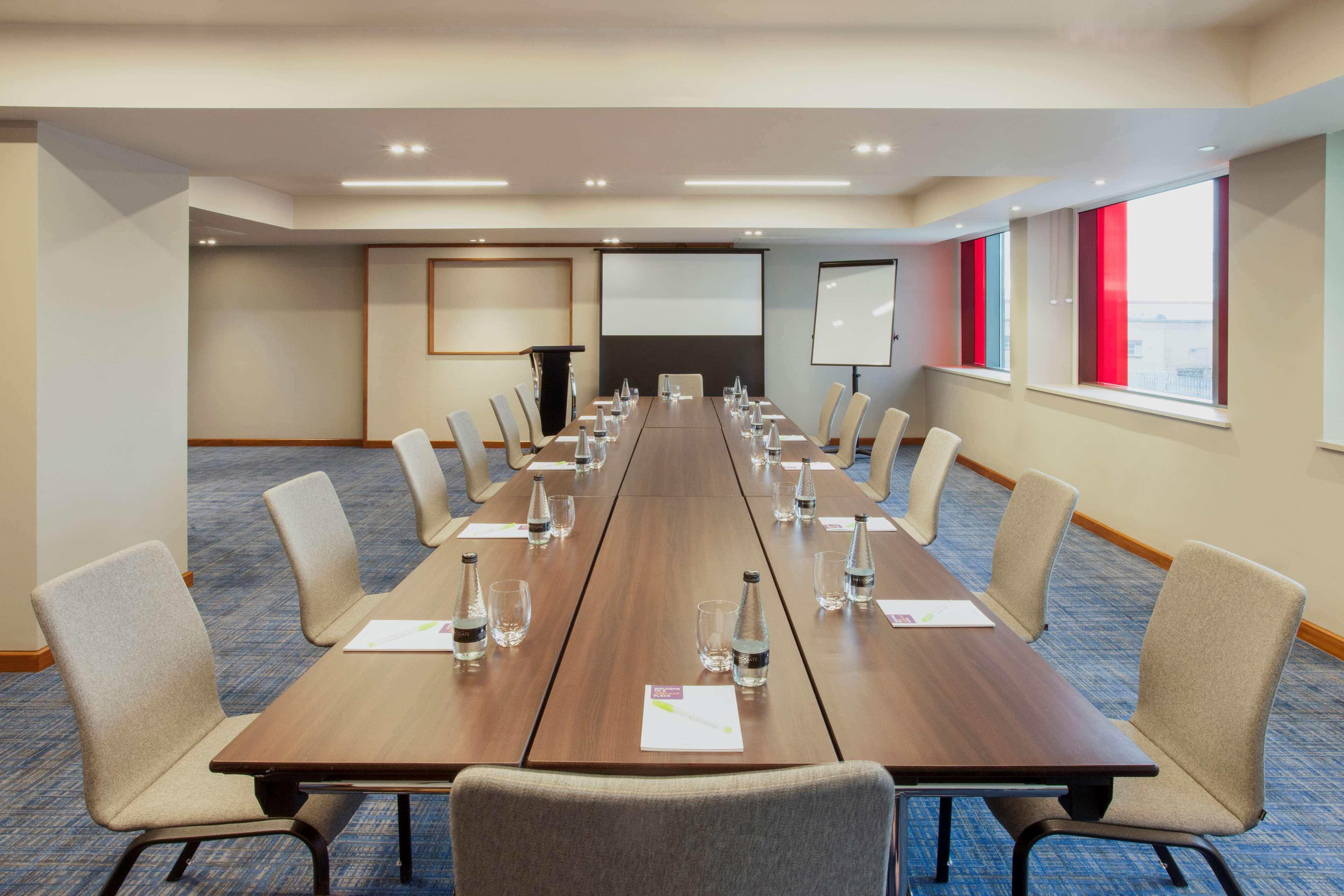 Hyatt Place West London Hayes Хилингдън Екстериор снимка