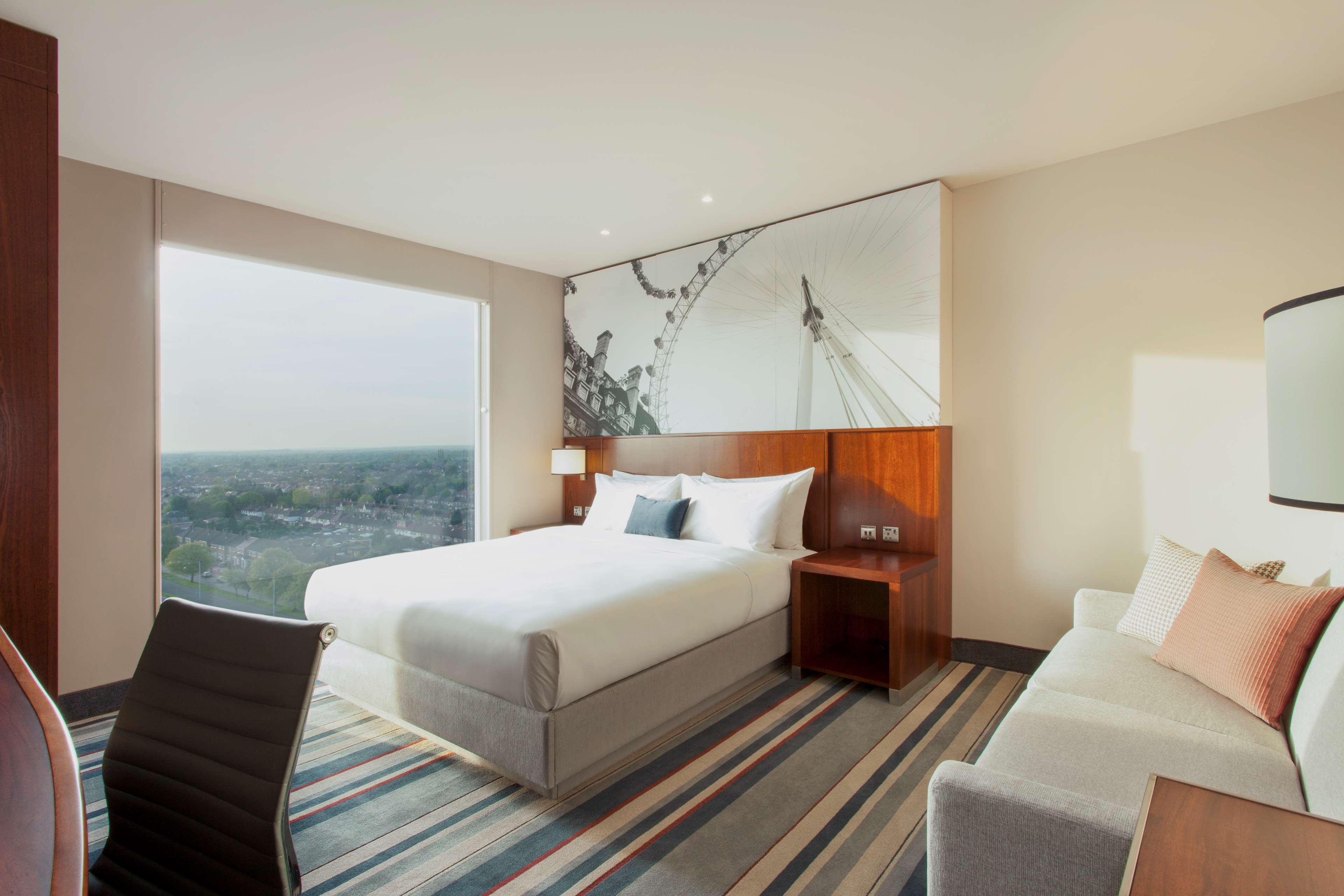 Hyatt Place West London Hayes Хилингдън Екстериор снимка