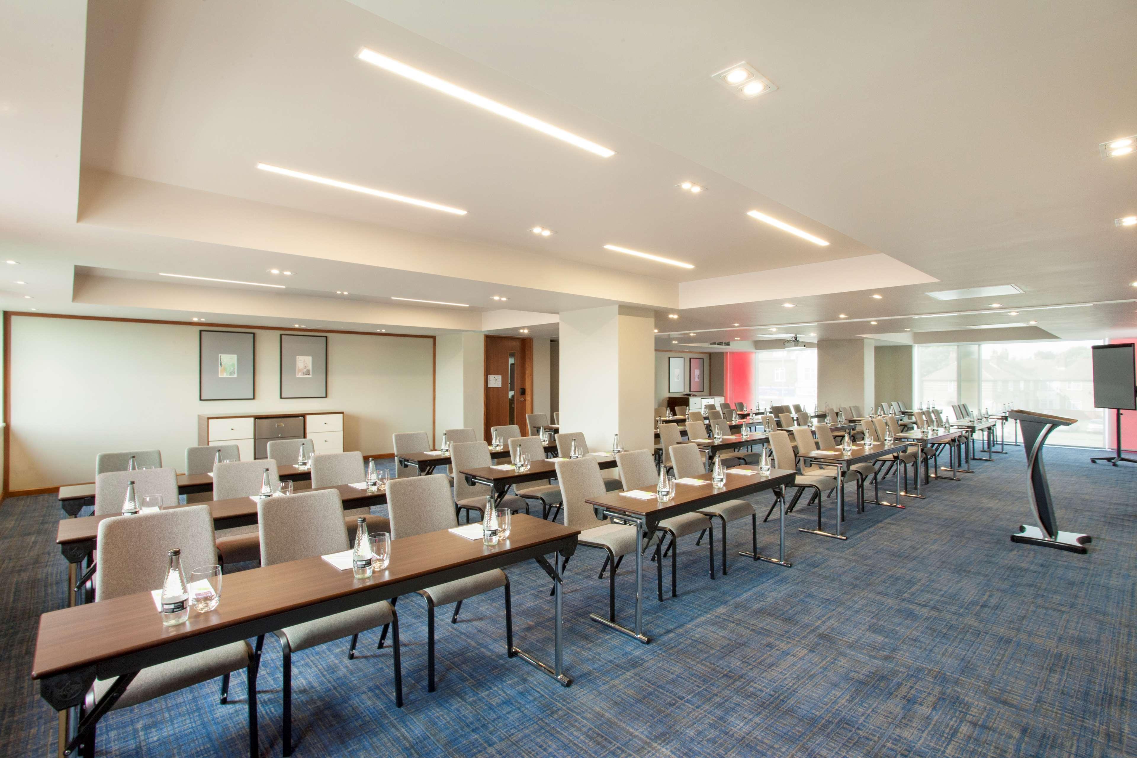 Hyatt Place West London Hayes Хилингдън Екстериор снимка