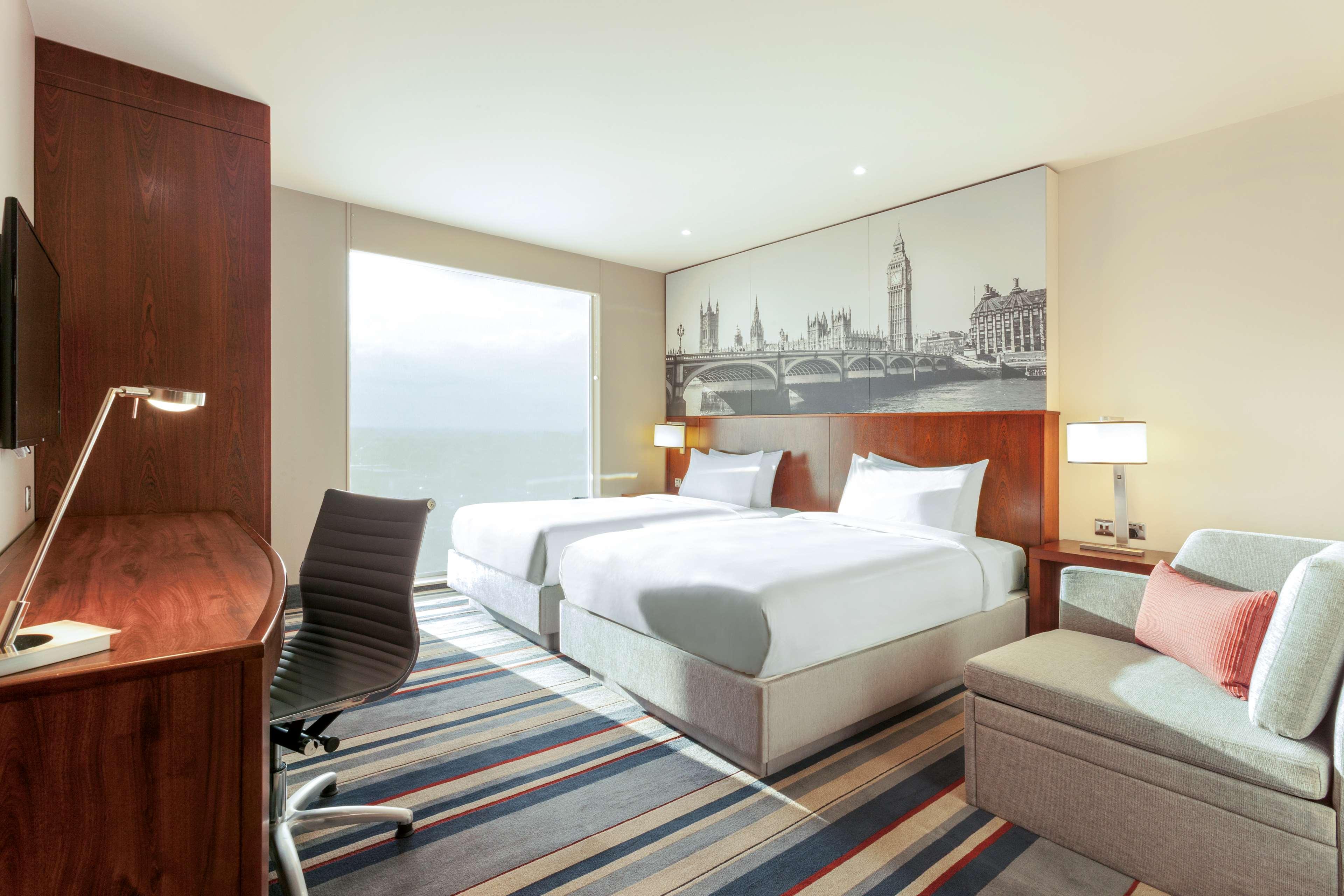 Hyatt Place West London Hayes Хилингдън Екстериор снимка